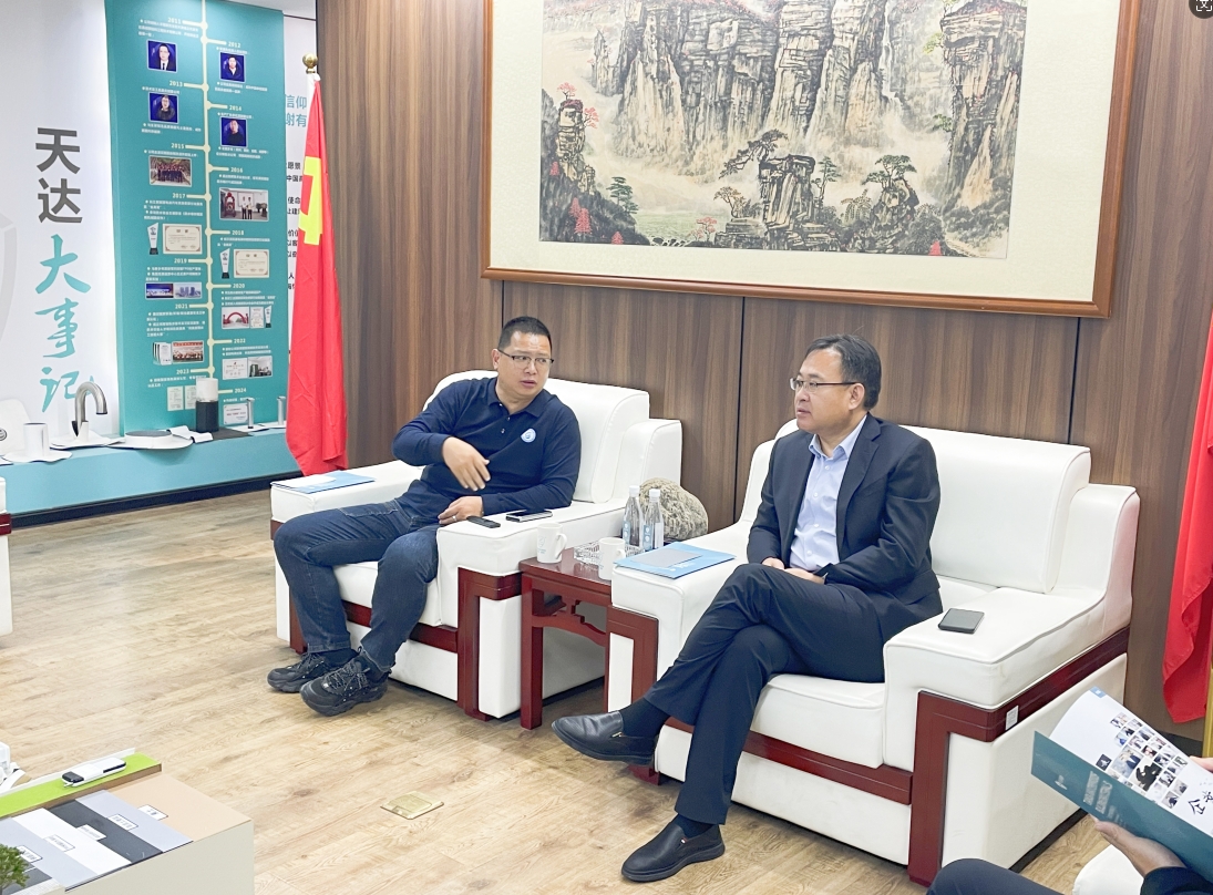 辉县市市委常委、统战部部长闫仁强一行莅临天达集团考察指导